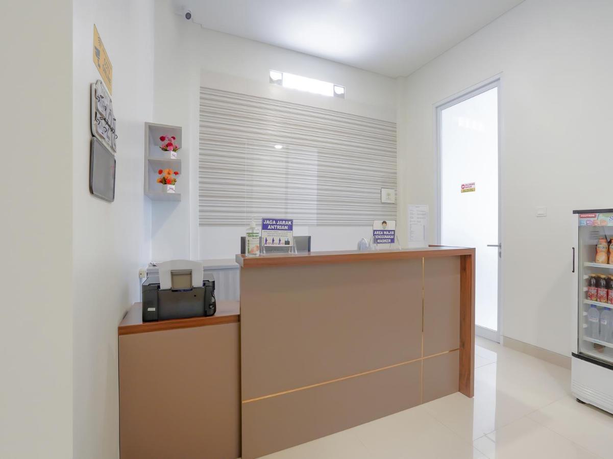 Super Oyo Capital O 90336 Olive Guest House สุราบายา ภายนอก รูปภาพ