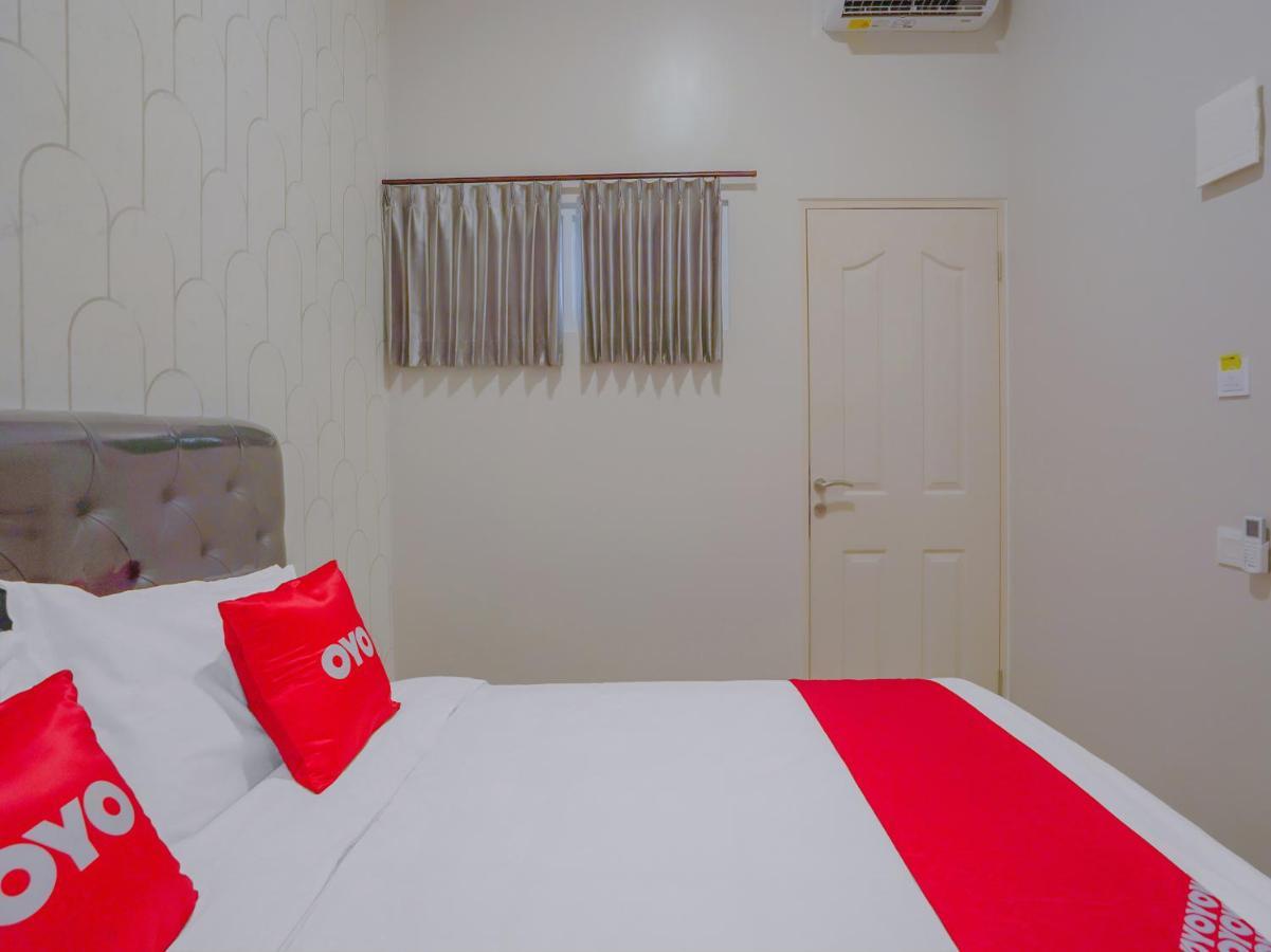 Super Oyo Capital O 90336 Olive Guest House สุราบายา ภายนอก รูปภาพ