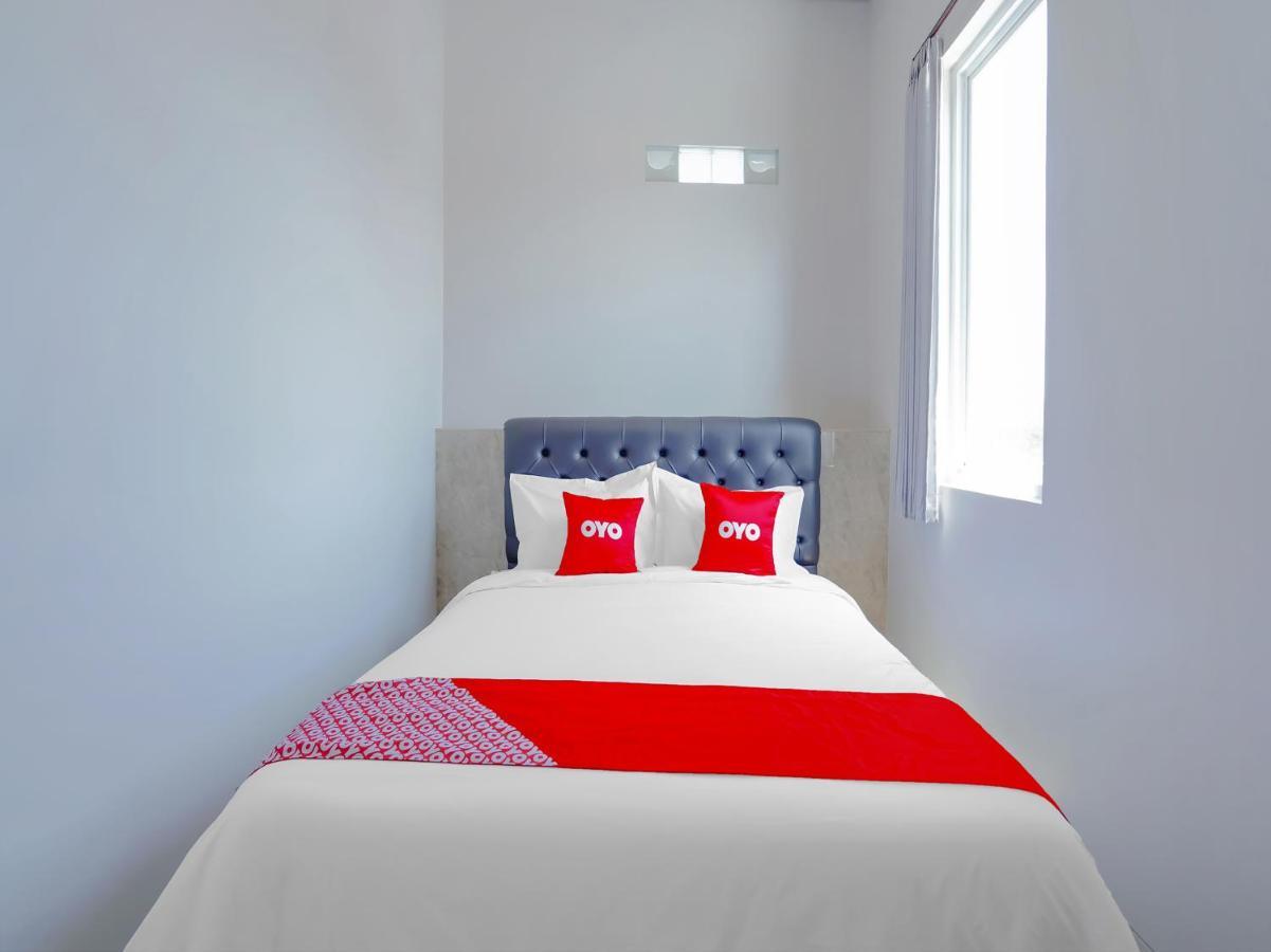 Super Oyo Capital O 90336 Olive Guest House สุราบายา ภายนอก รูปภาพ