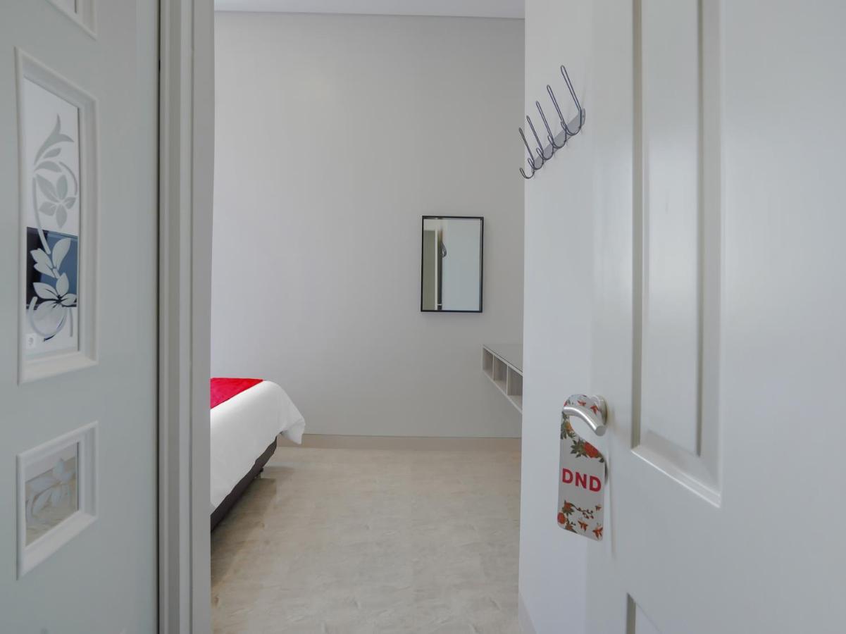 Super Oyo Capital O 90336 Olive Guest House สุราบายา ภายนอก รูปภาพ